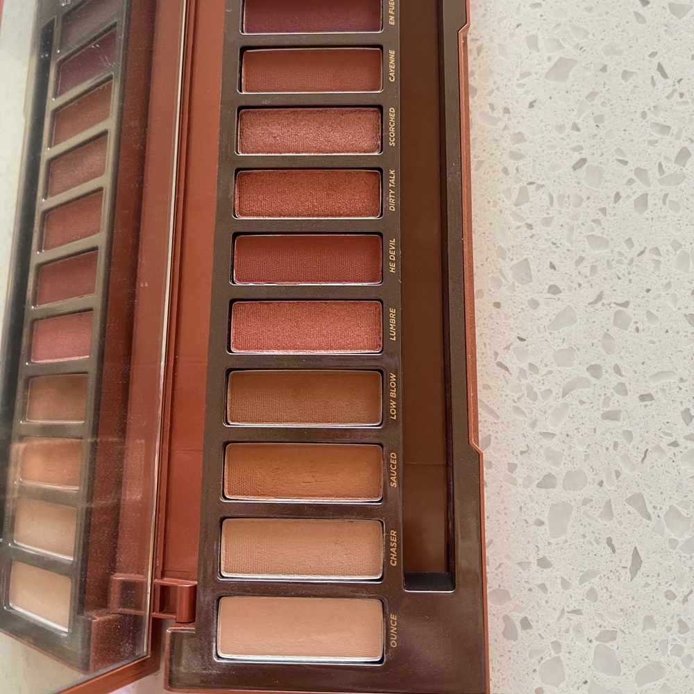 Urban decay eyeshadow pallet HEAT - Picture 6 of 8